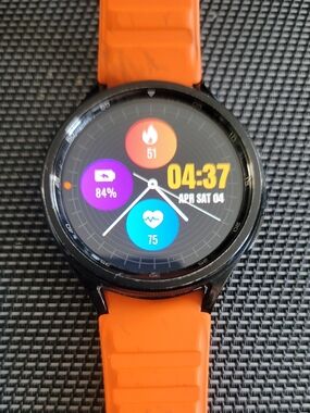 Sport Silicone-Band Smartwatch in Orange with Color Touchscreen